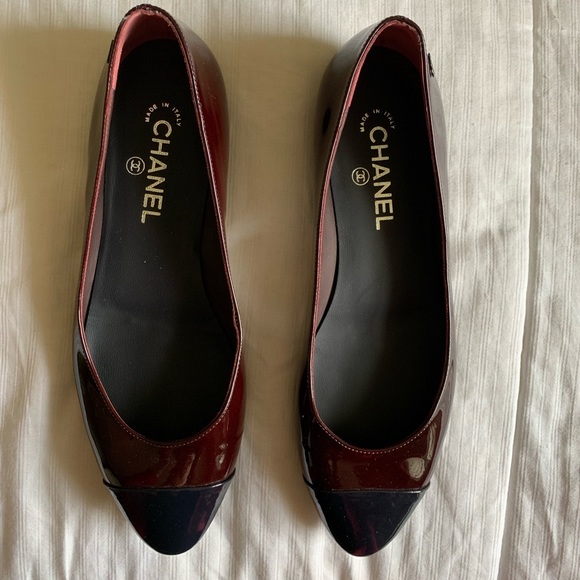CHANEL Shoes - CHANEL Flats